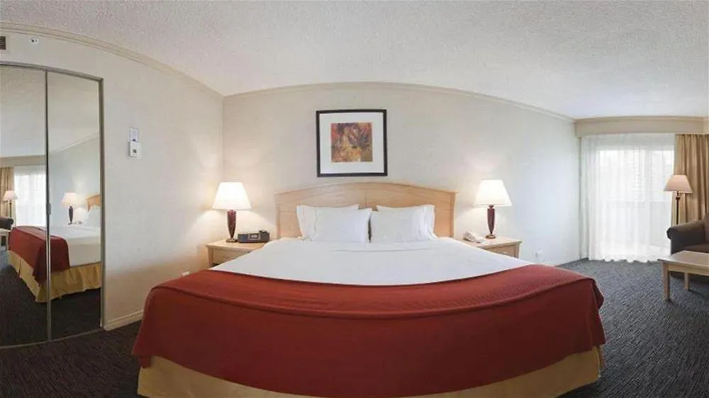 Holiday Inn Express Edmonton Downtown By Ihg 3*,