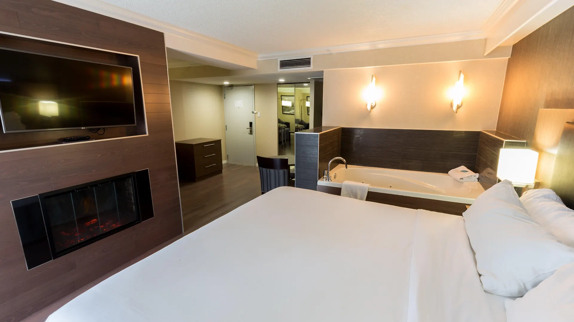 *** Отель Holiday Inn Express Edmonton Downtown By Ihg Канада