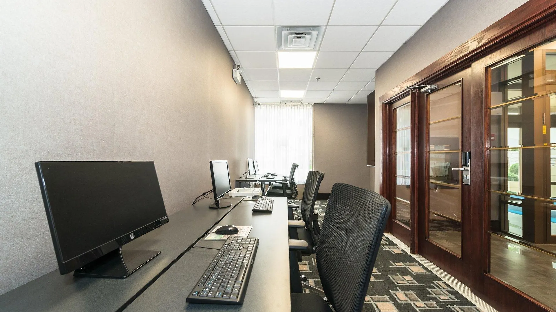 Holiday Inn Express Edmonton Downtown By Ihg Канада