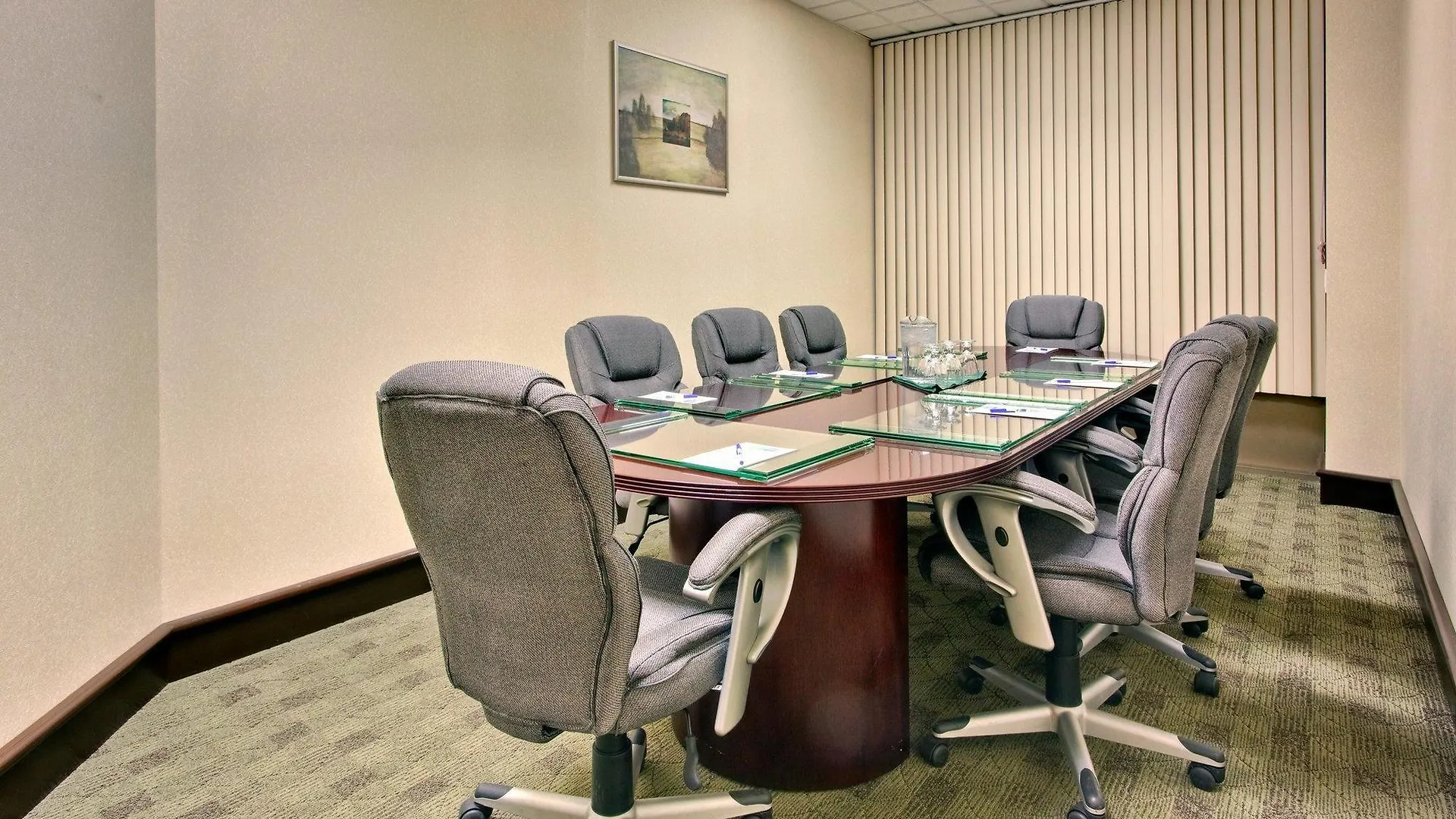 Holiday Inn Express Edmonton Downtown By Ihg 3*,