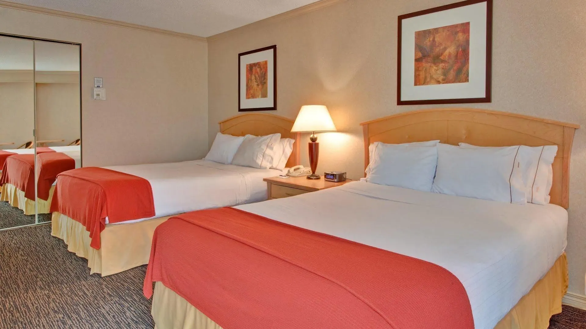 Отель Holiday Inn Express Edmonton Downtown By Ihg