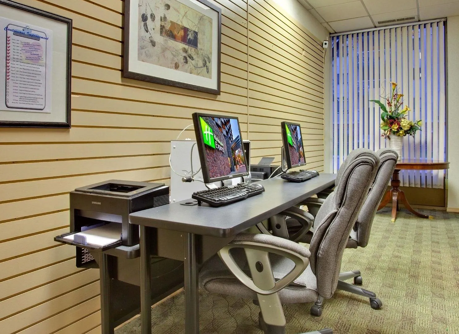 Holiday Inn Express Edmonton Downtown By Ihg 3*,  Canada